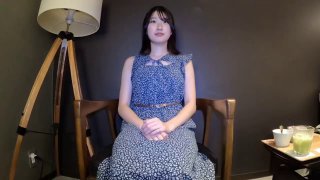一身红衣风情无法抵挡让人欲望沸腾沦陷，成熟极品肉体蹲在胯下吸吮鸡巴起伏套弄销魂搞
